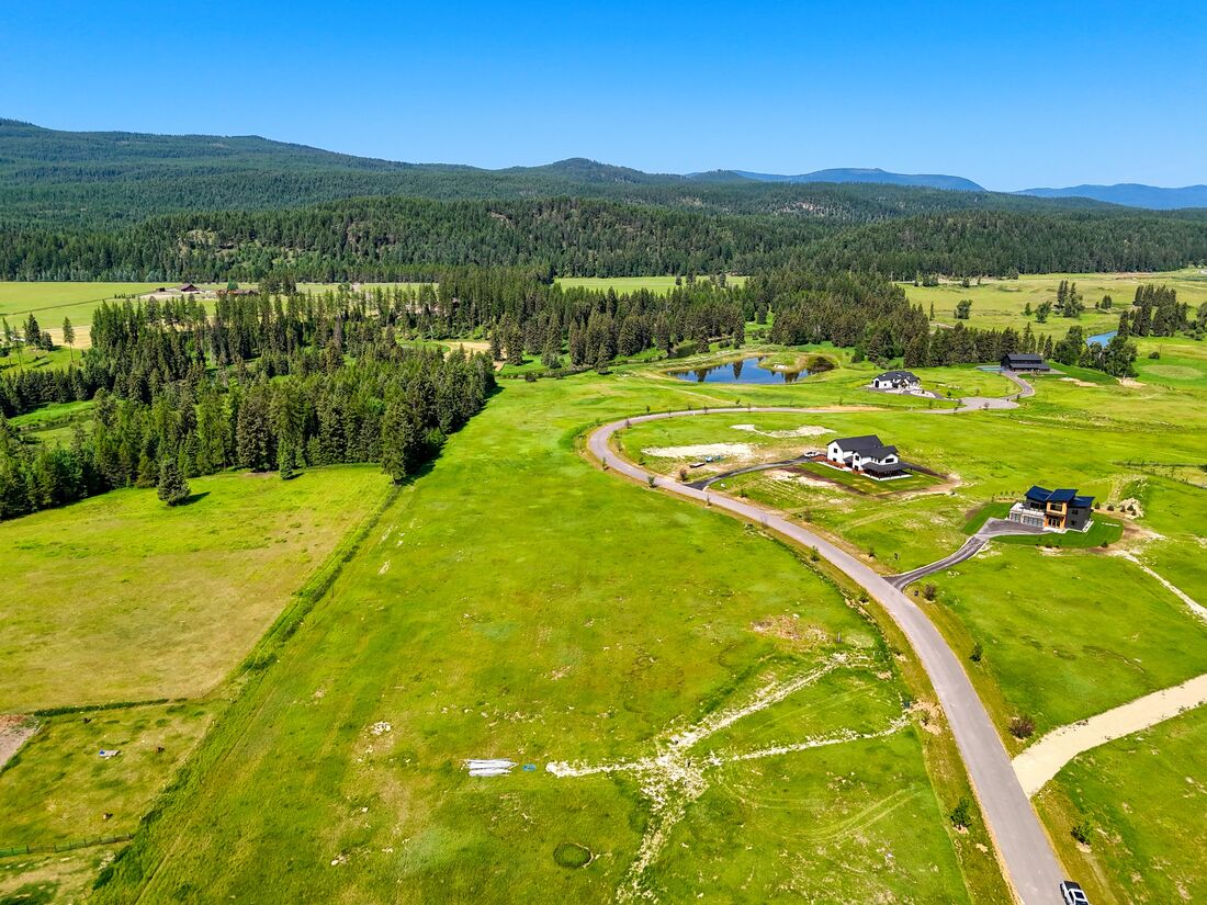 Overview of the River Ranch community and roads