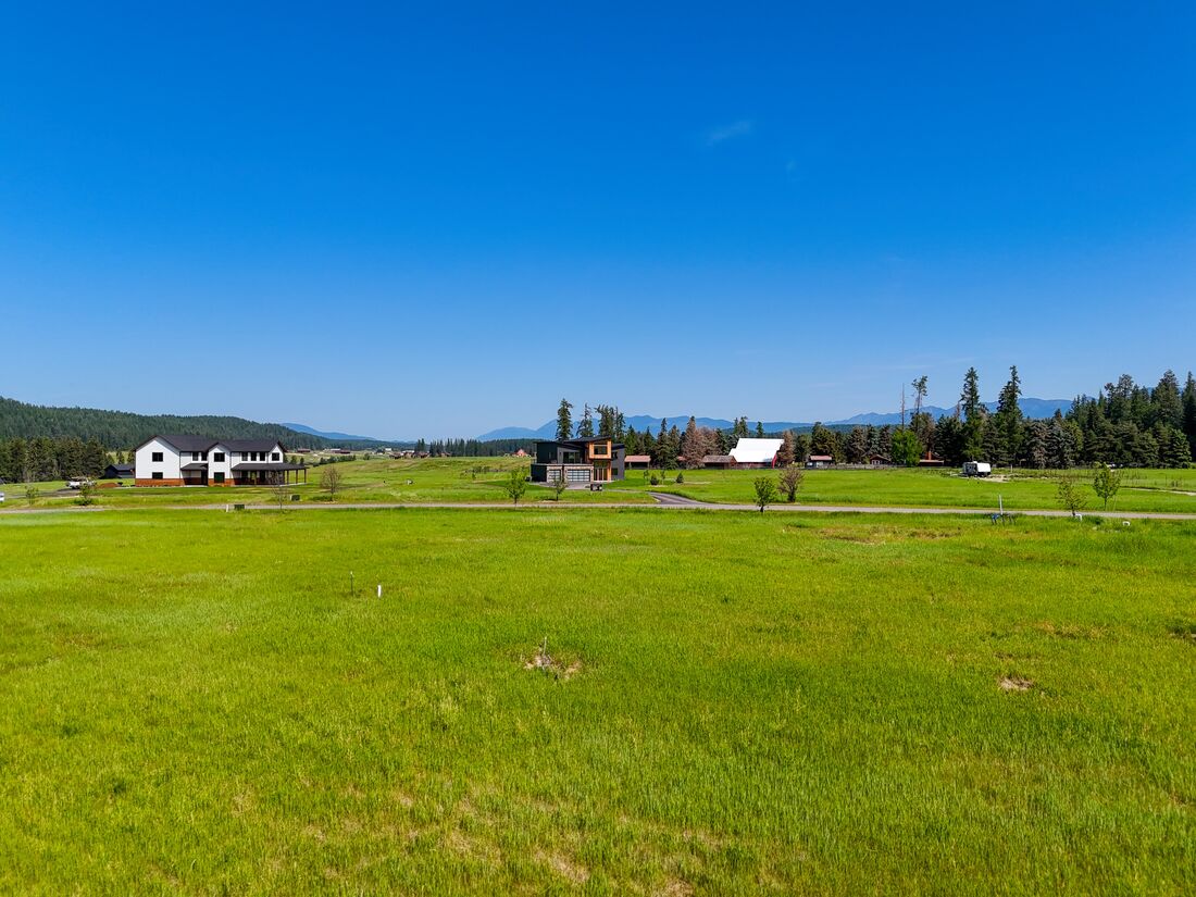 Meadow and mountain view at River Ranch
